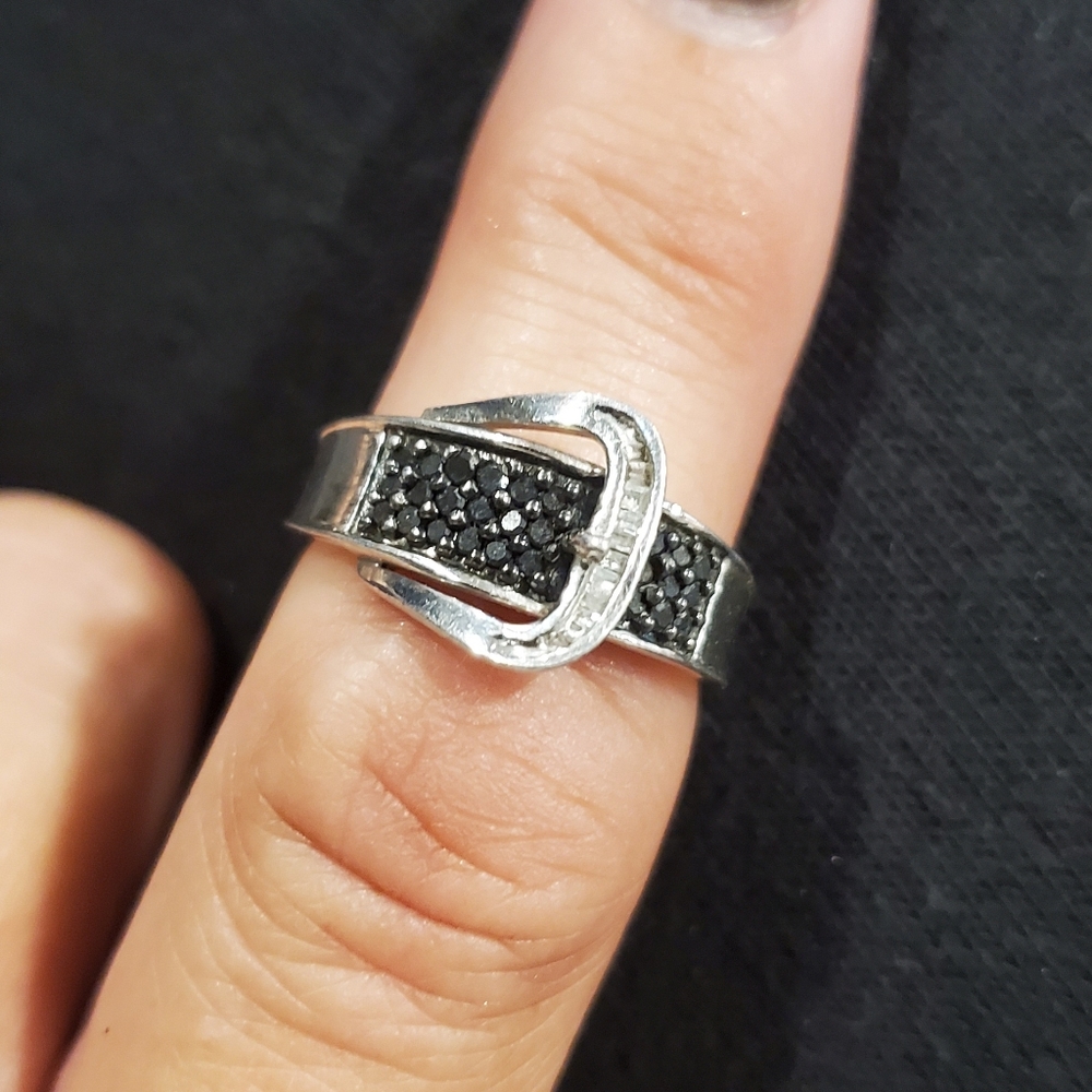 ring - Picture 2 of 4